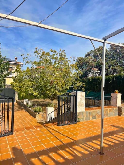 Casa Con Jardin En Ogijares Villa Buitenkant foto