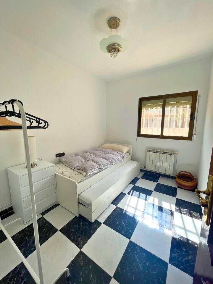 Casa Con Jardin En Ogijares Villa Buitenkant foto