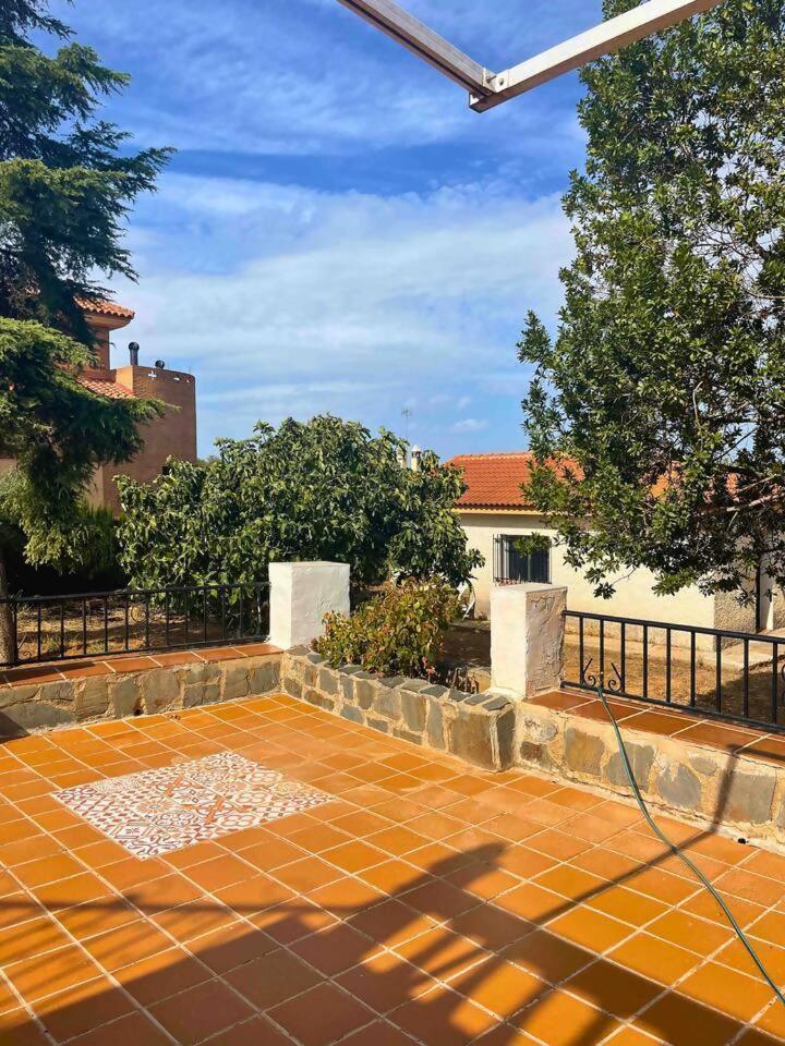 Casa Con Jardin En Ogijares Villa Buitenkant foto